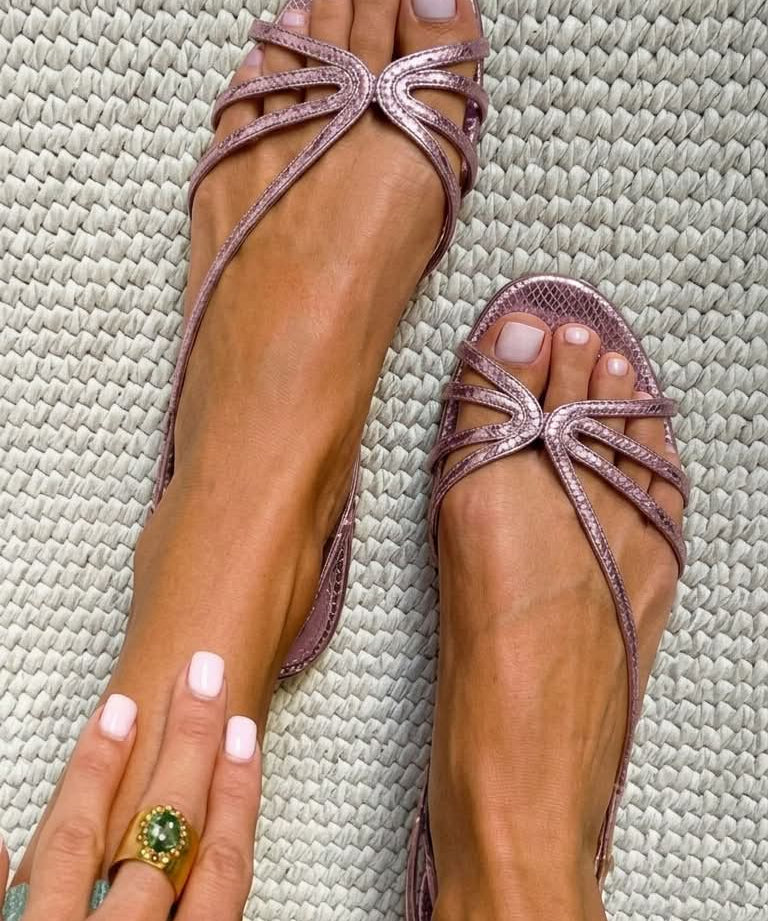 Elina | Goldene Sandalen mit feinen Riemchen
