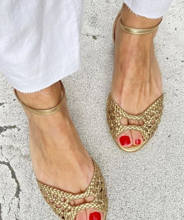 Eliane | Goldene Sandalen mit Flechtdesign