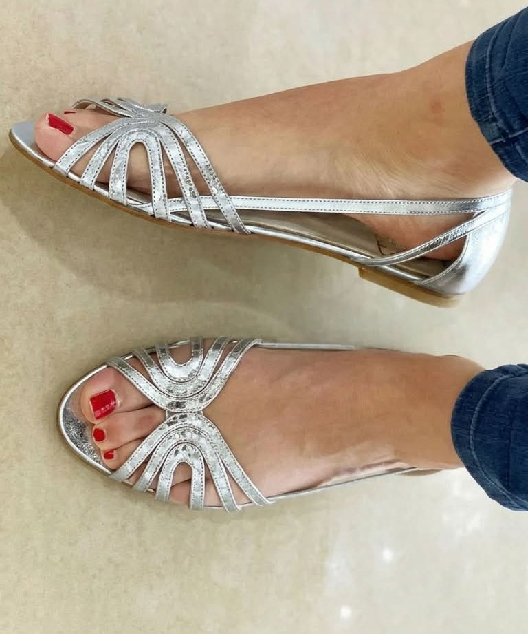 Lea | Goldene Lichtglanz-Sandalen